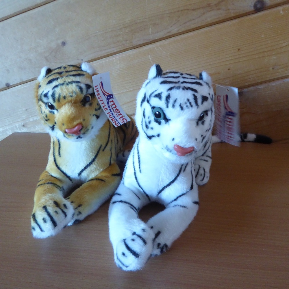 American Furniture Warehouse Tiger Plush Realistic Stuffed Animals Lot of 2 NWT